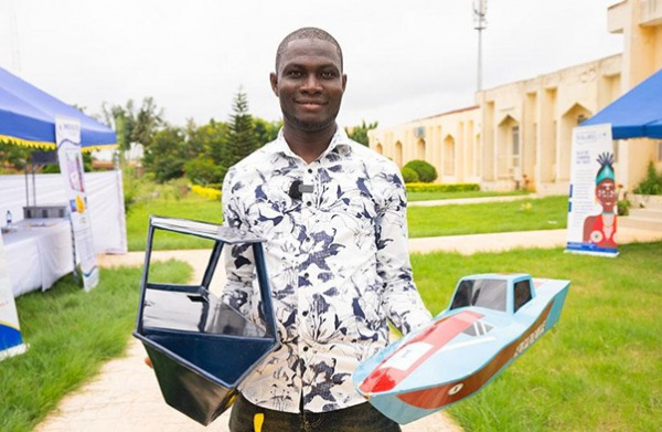 Patient Pouwereou Bodjona : pionnier de la construction navale en acier recyclé au Togo