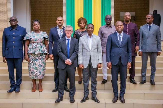 Chris Jenkins Obe visite le Togo pour les préparatifs des Jeux du Commonwealth